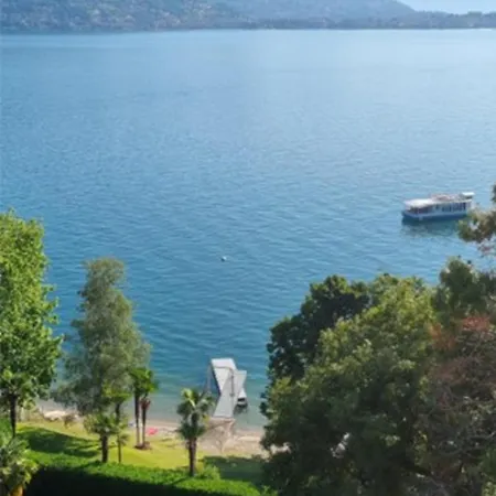 Camelie With Private