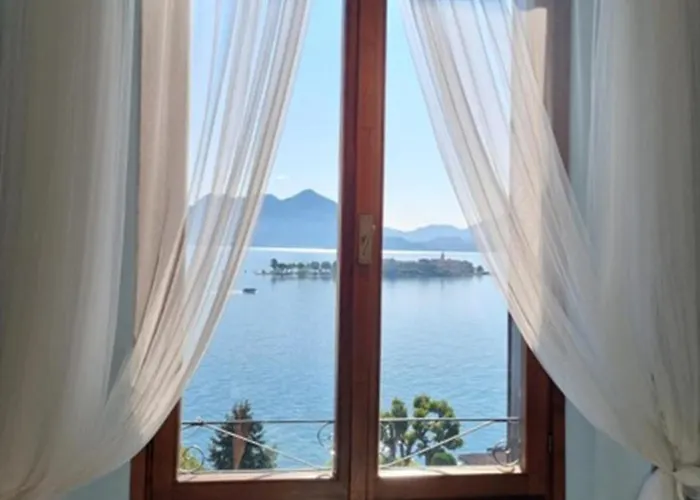 Camelie With Private